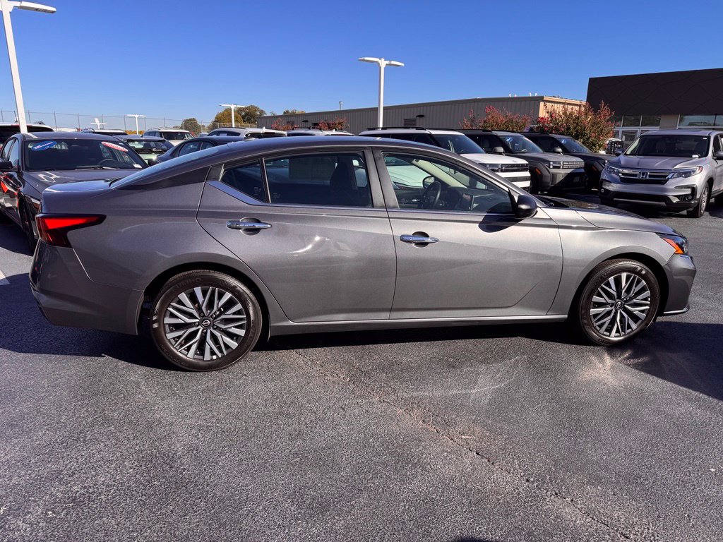 2025 Nissan Altima SV - Photo 6