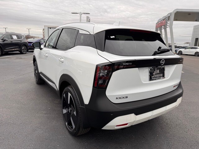 2025 Nissan Kicks SR photo 3