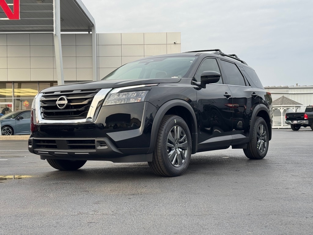 2025 Nissan Pathfinder SV's photo