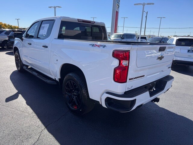 2024 Chevrolet Silverado 1500 RST photo 3