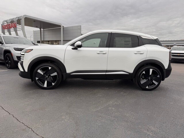 2025 Nissan Kicks SR photo 2