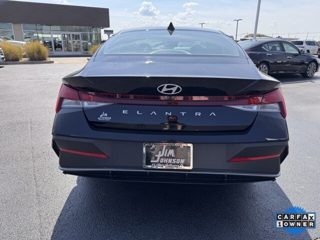 2024 Hyundai Elantra SEL photo 2
