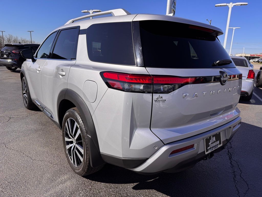 2025 Nissan Pathfinder Platinum - Photo 3