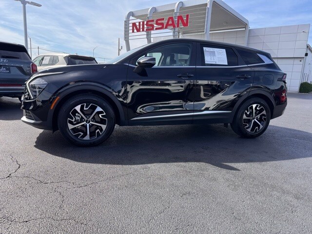 2024 Kia Sportage EX photo 2