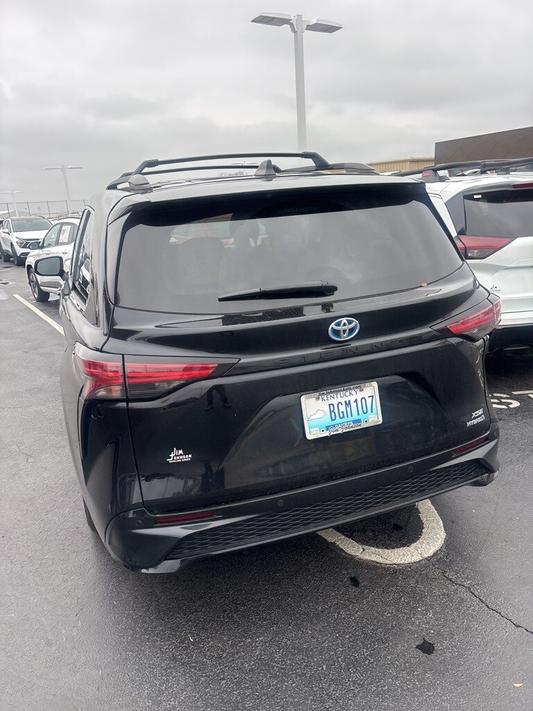 2021 Toyota Sienna XSE photo 3