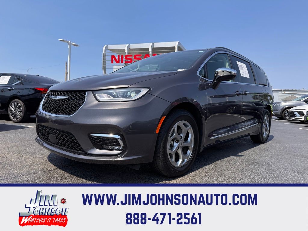 2023 Chrysler Pacifica Limited's photo