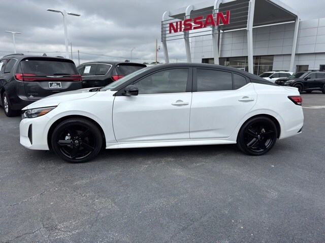 2025 Nissan Sentra SR photo 2
