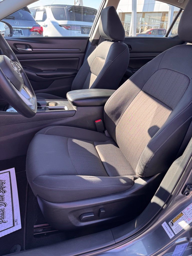 2025 Nissan Altima SV - Photo 9