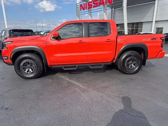 2026 Nissan Frontier PRO-4X photo 2