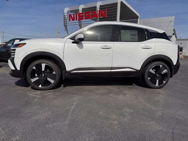 2025 Nissan Kicks SR photo 2