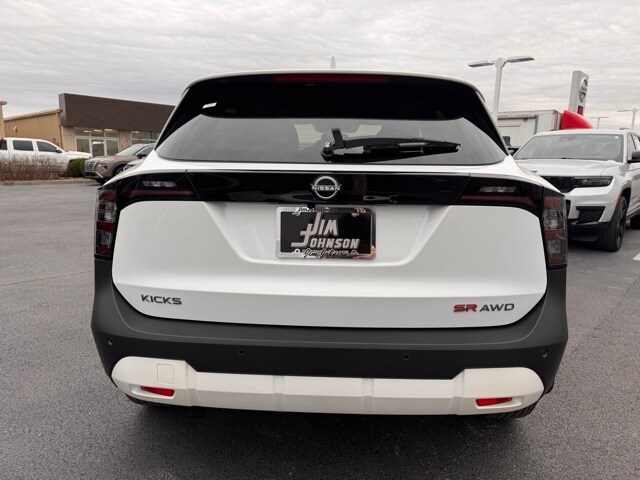 2025 Nissan Kicks SR photo 4