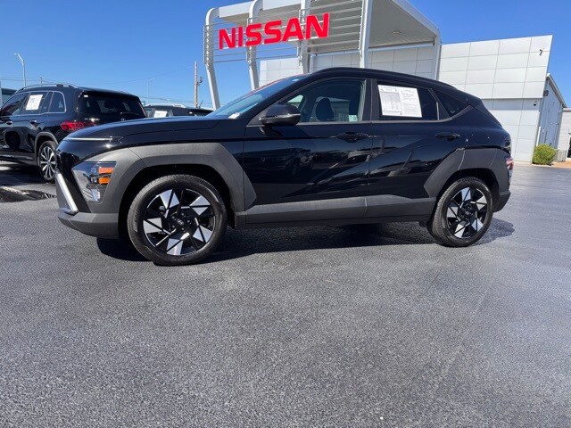 2025 Hyundai Kona SEL photo 2