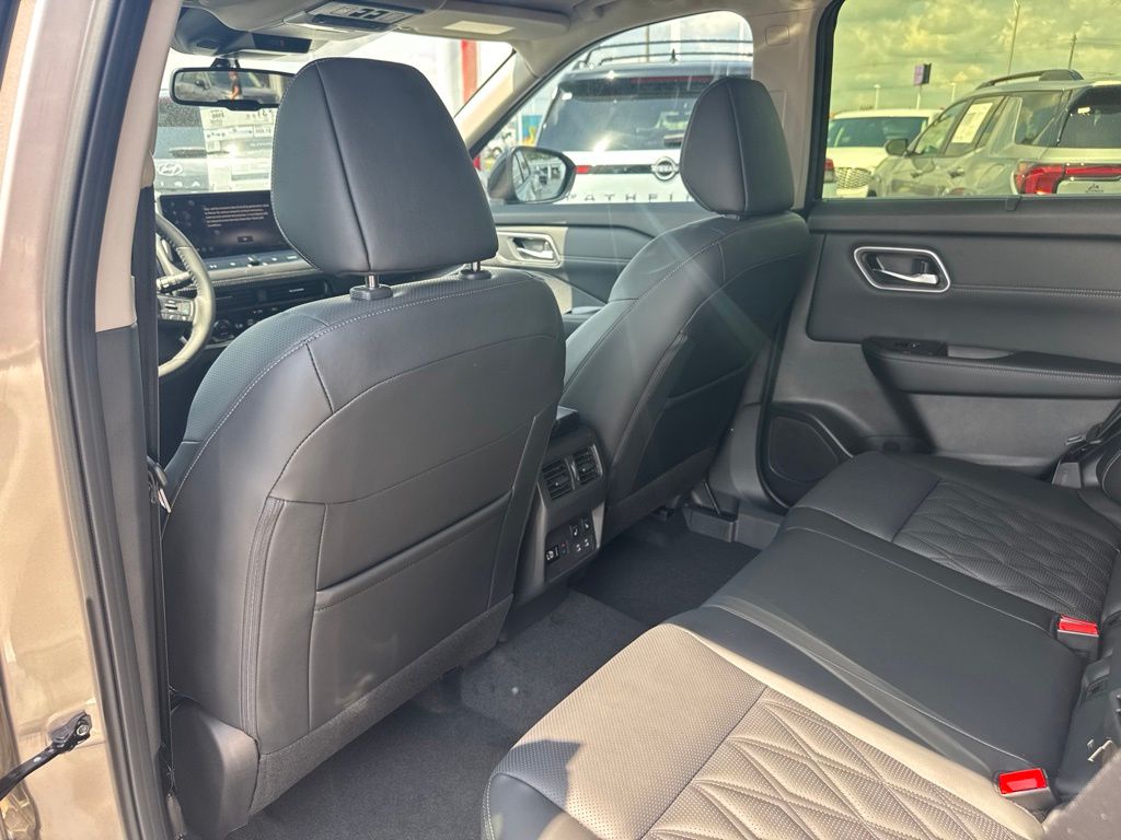 2026 Nissan Rogue Platinum - Photo 15