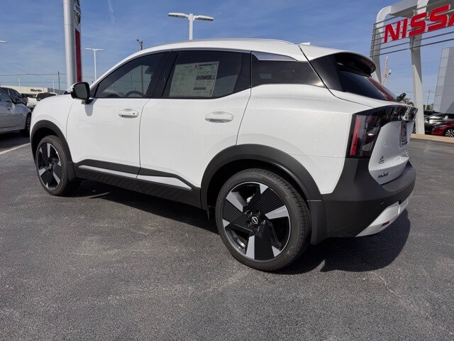 2025 Nissan Kicks SR photo 3