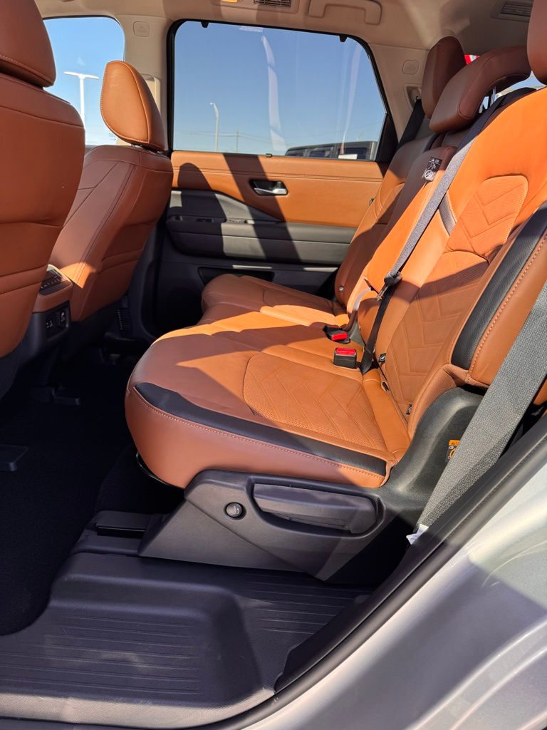 2025 Nissan Pathfinder Platinum - Photo 12
