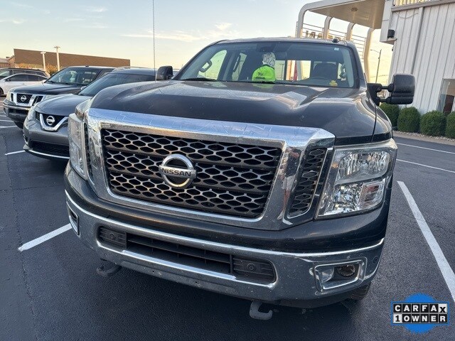 2017 Nissan Titan SV photo 2