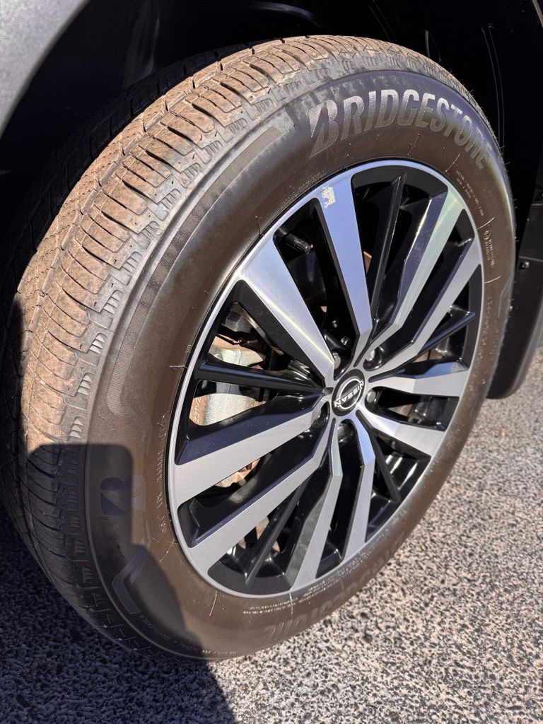 2025 Nissan Pathfinder Platinum - Photo 37