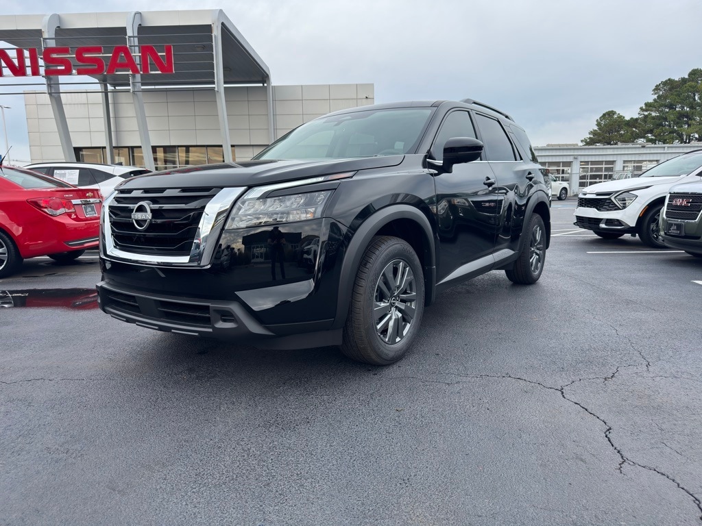 2025 Nissan Pathfinder SV's photo