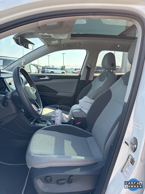 2023 Volkswagen Taos SE photo 2