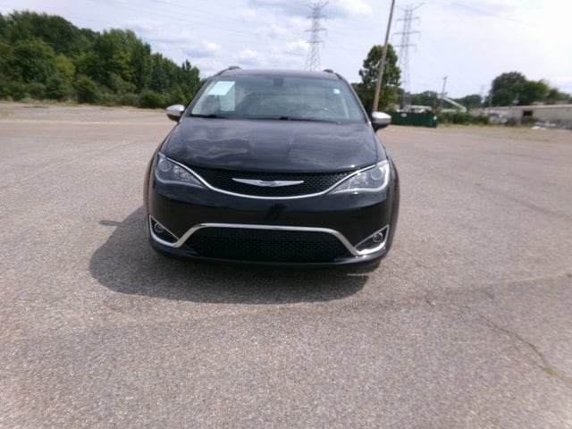 Used 2017 Chrysler Pacifica Limited with VIN 2C4RC1GG0HR762642 for sale in Memphis, TN