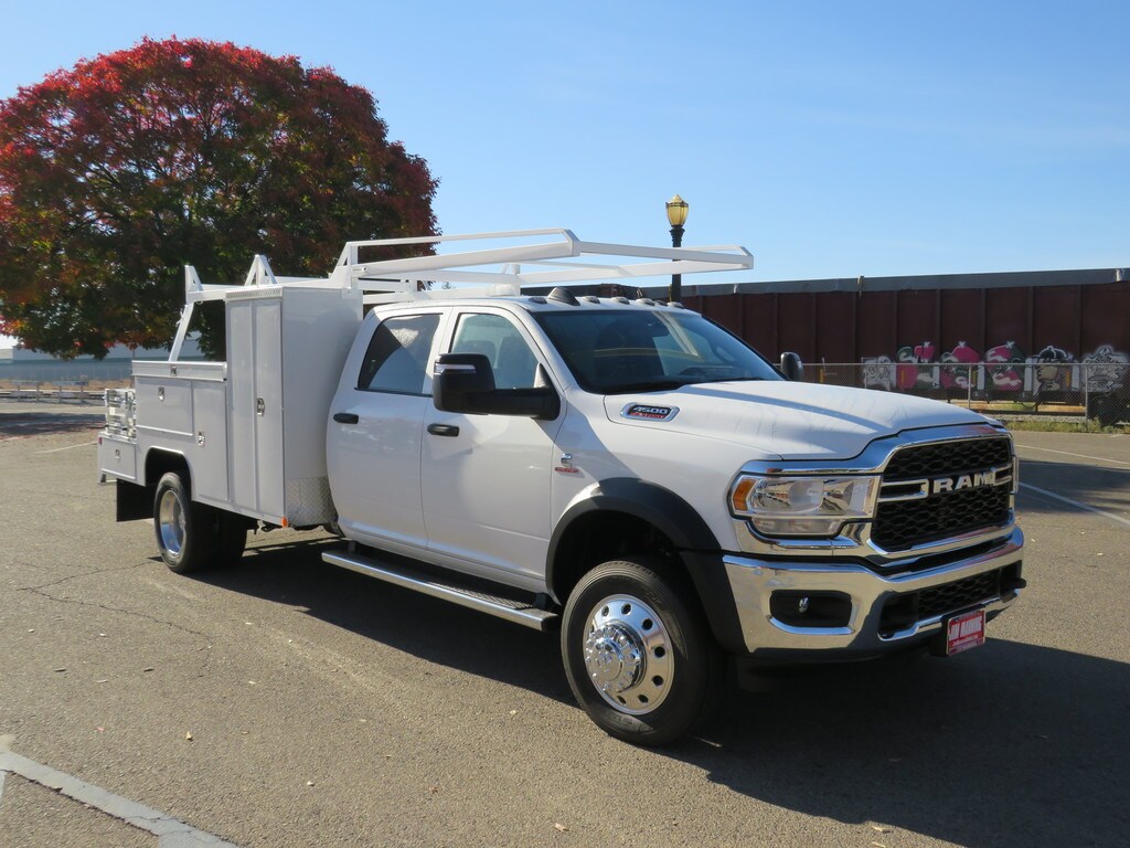 2023 Ram 4500 Tradesman photo 3