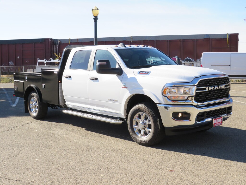 2023 Ram 3500 SLT photo 2