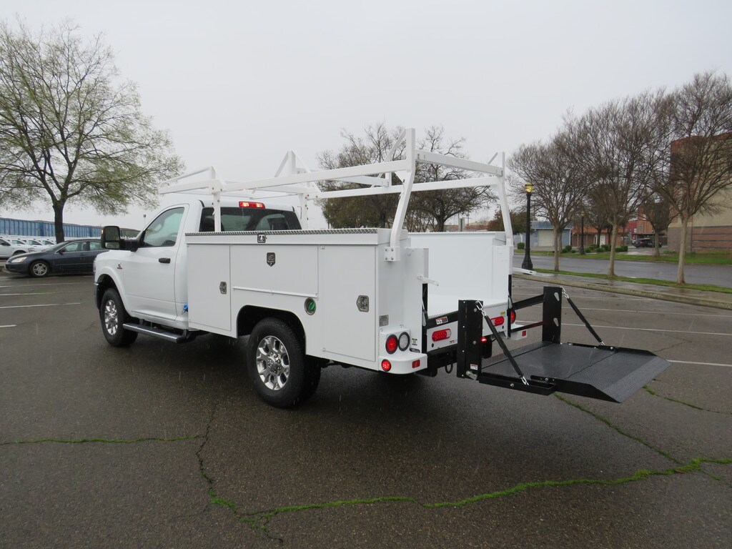 2024 Ram 3500 Tradesman photo 2