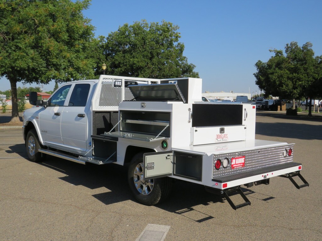 2022 Ram 3500 Tradesman photo 2