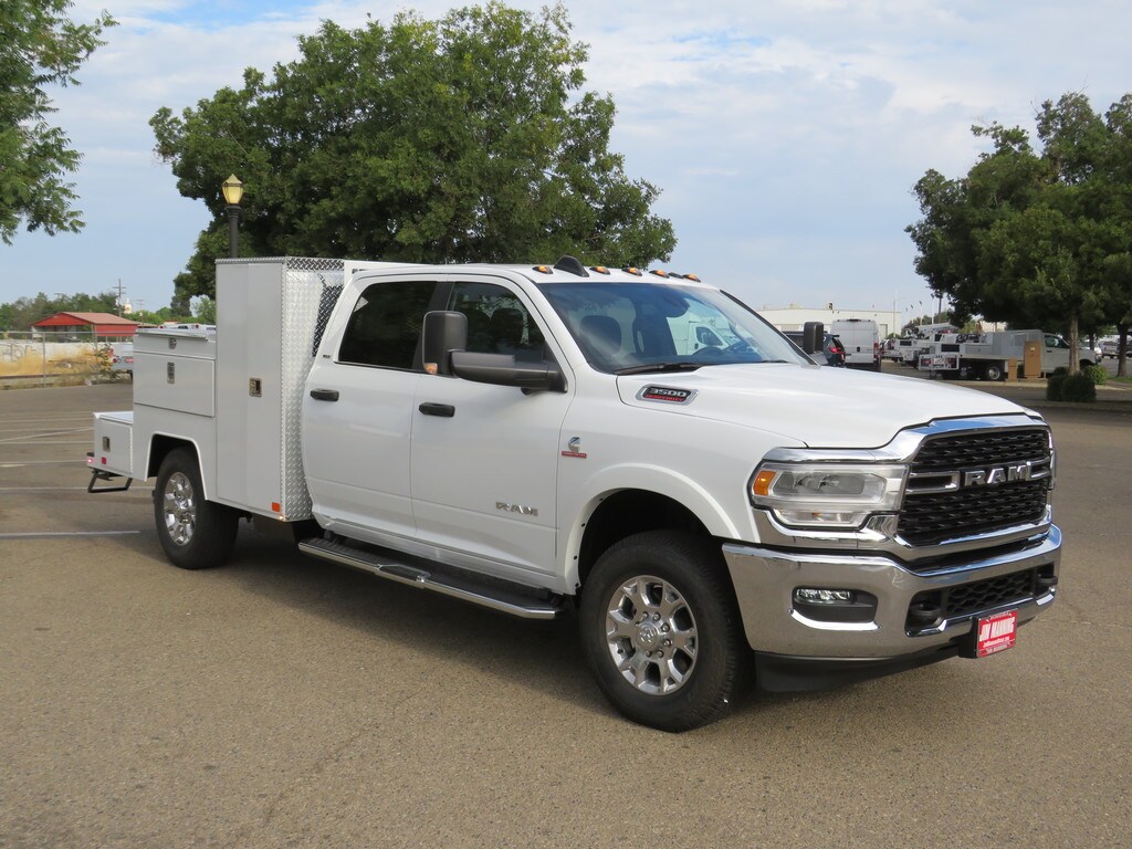 2022 Ram 3500 SLT photo 3