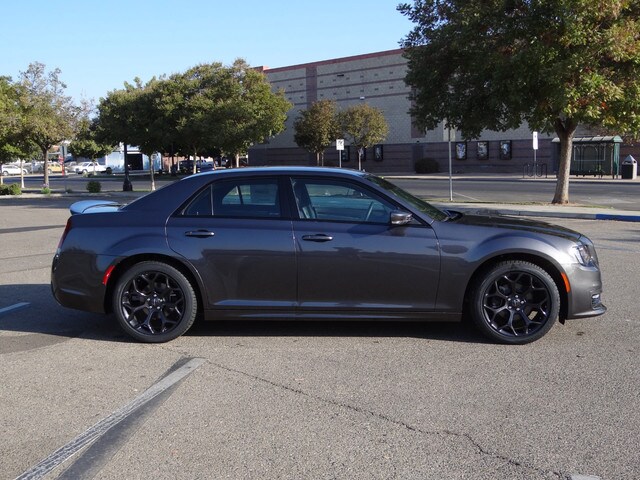 2019 Chrysler 300 S photo 3