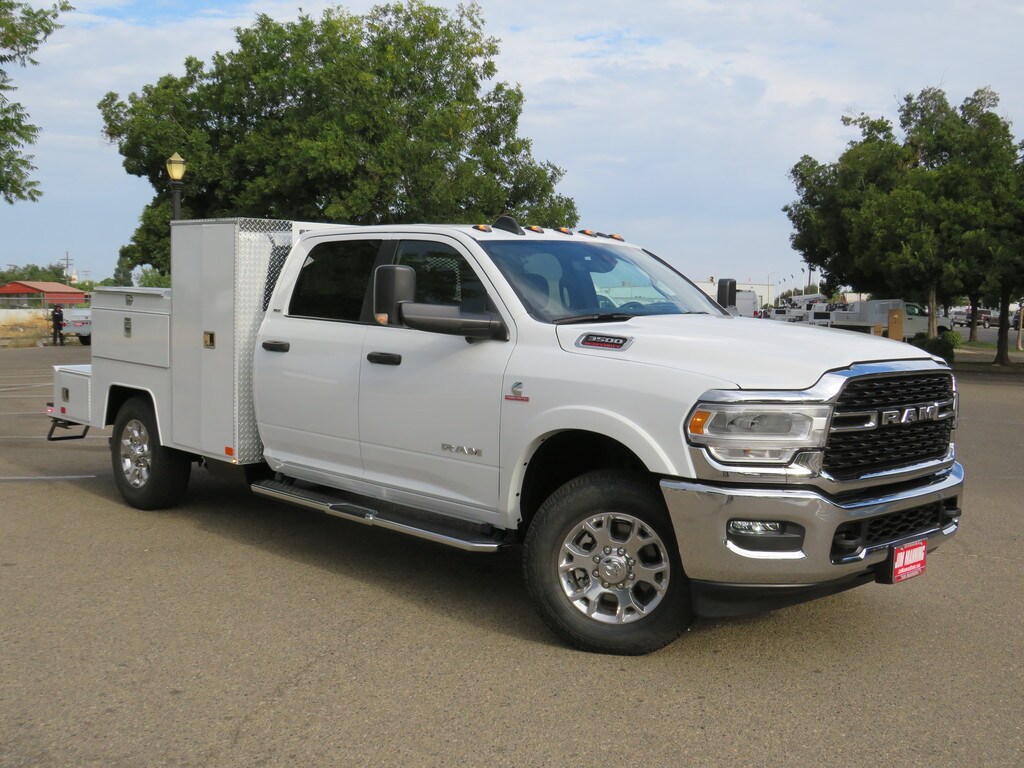 2022 Ram 3500 SLT photo 2