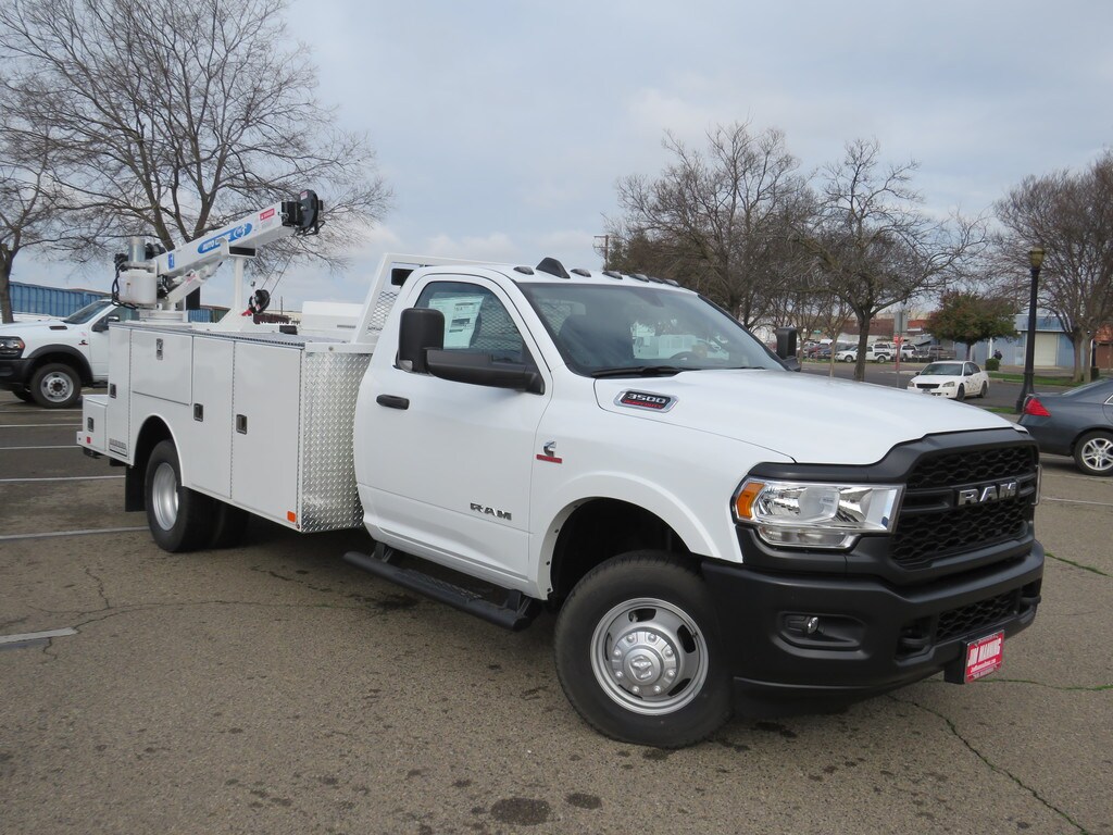 2022 Ram 3500 Tradesman photo 2