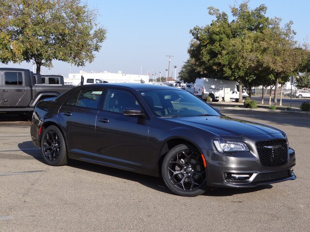 2019 Chrysler 300 S photo 2