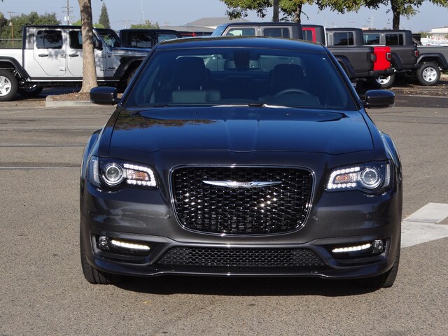 2019 Chrysler 300 S photo 4