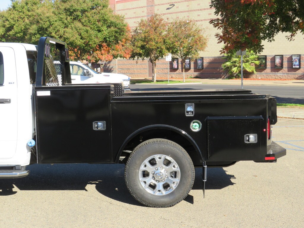 2023 Ram 3500 SLT photo 3