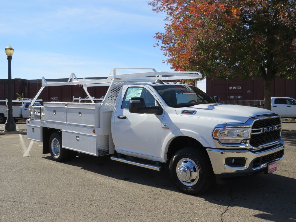 2024 Ram 3500 Tradesman photo 2