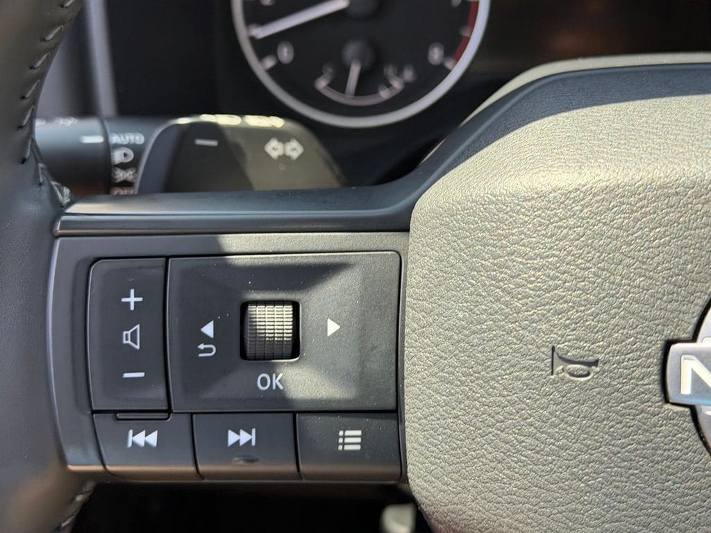 2025 Nissan Rogue SV - Photo 11