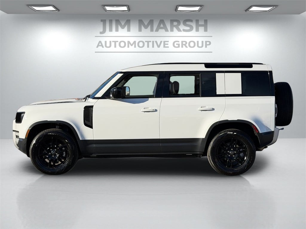 2025 Land Rover Defender S's photo