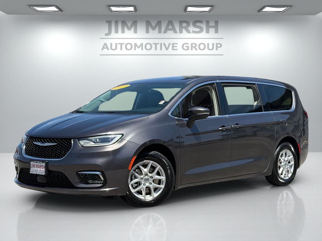 2023 Chrysler Pacifica Touring L's photo