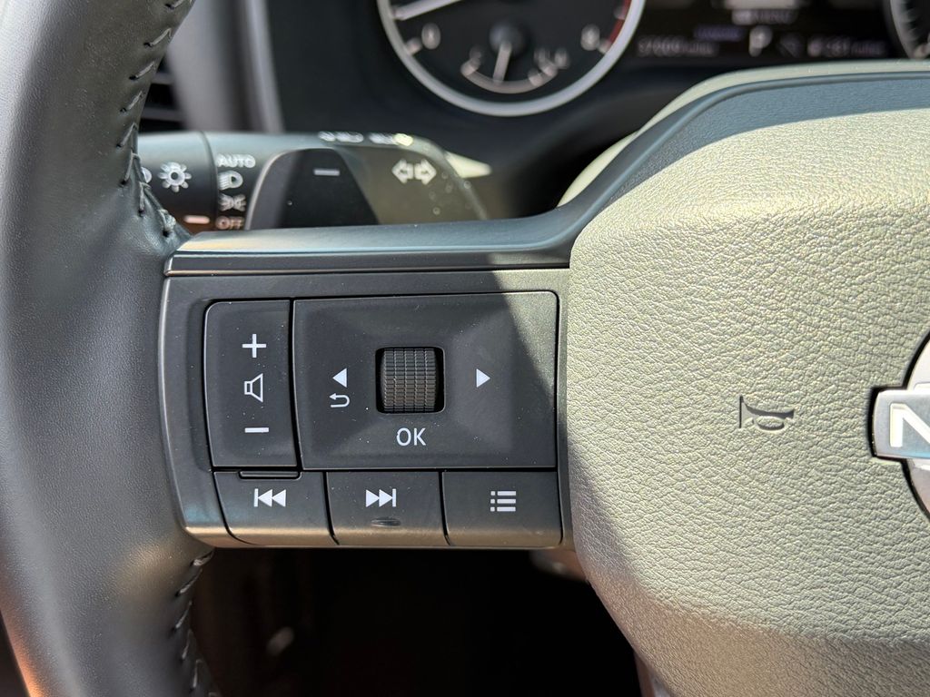 2025 Nissan Rogue SV - Photo 11
