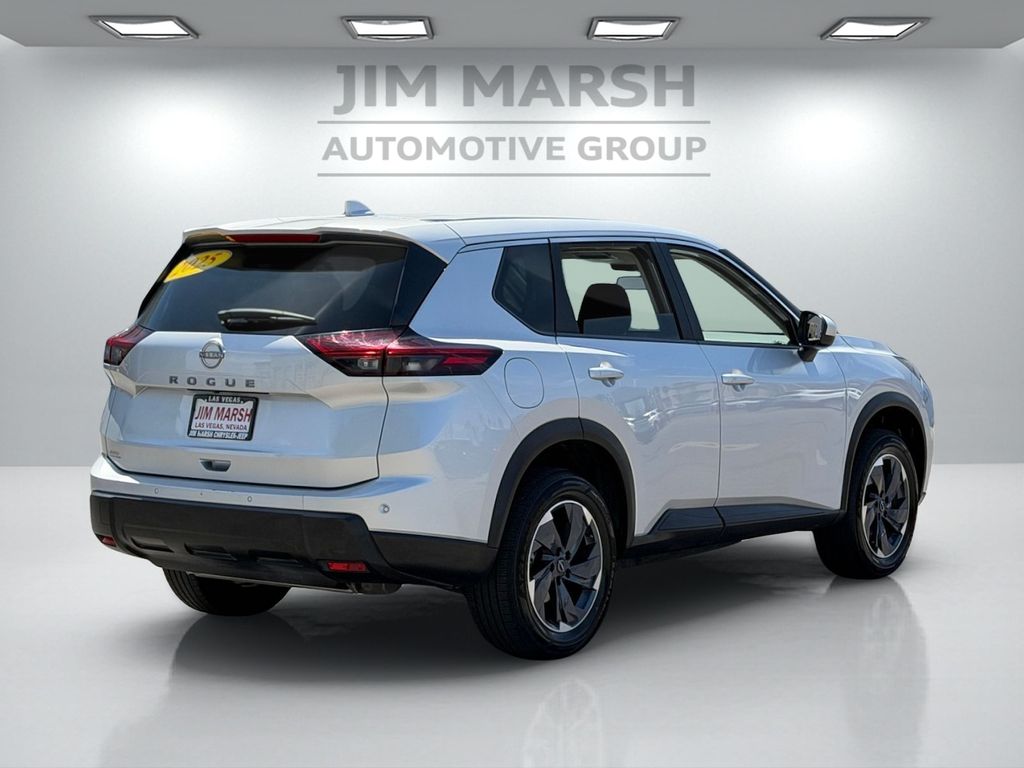 2025 Nissan Rogue SV - Photo 5