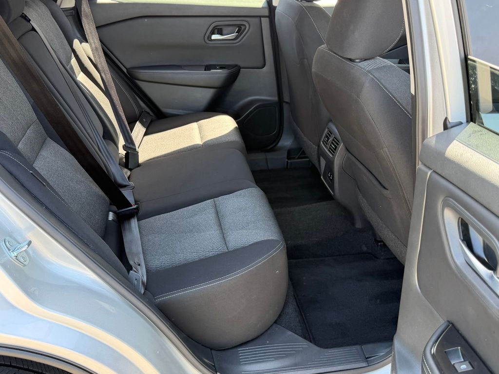 2025 Nissan Rogue SV - Photo 20