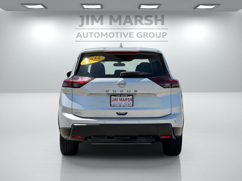 2025 Nissan Rogue SV - Photo 4