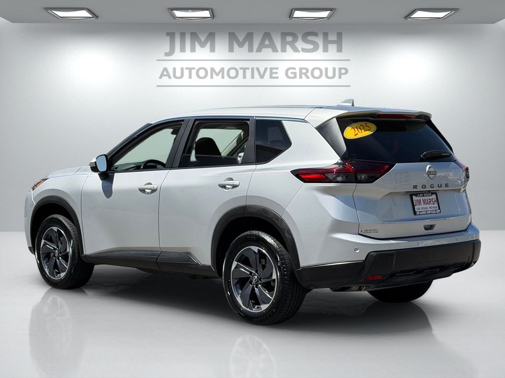 2025 Nissan Rogue SV - Photo 3