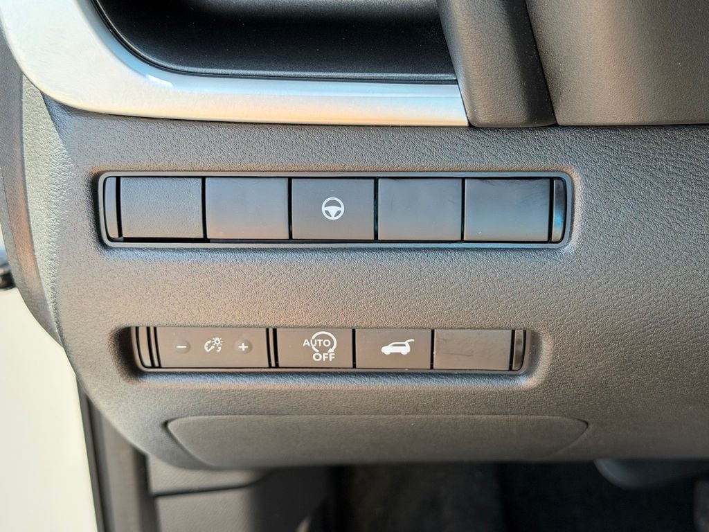 2025 Nissan Rogue SV - Photo 10