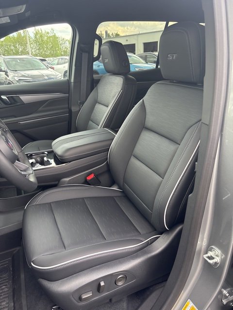 2025 Buick Enclave Sport Touring photo 2