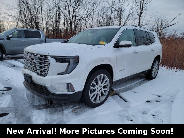 2025 GMC Acadia Denali's photo