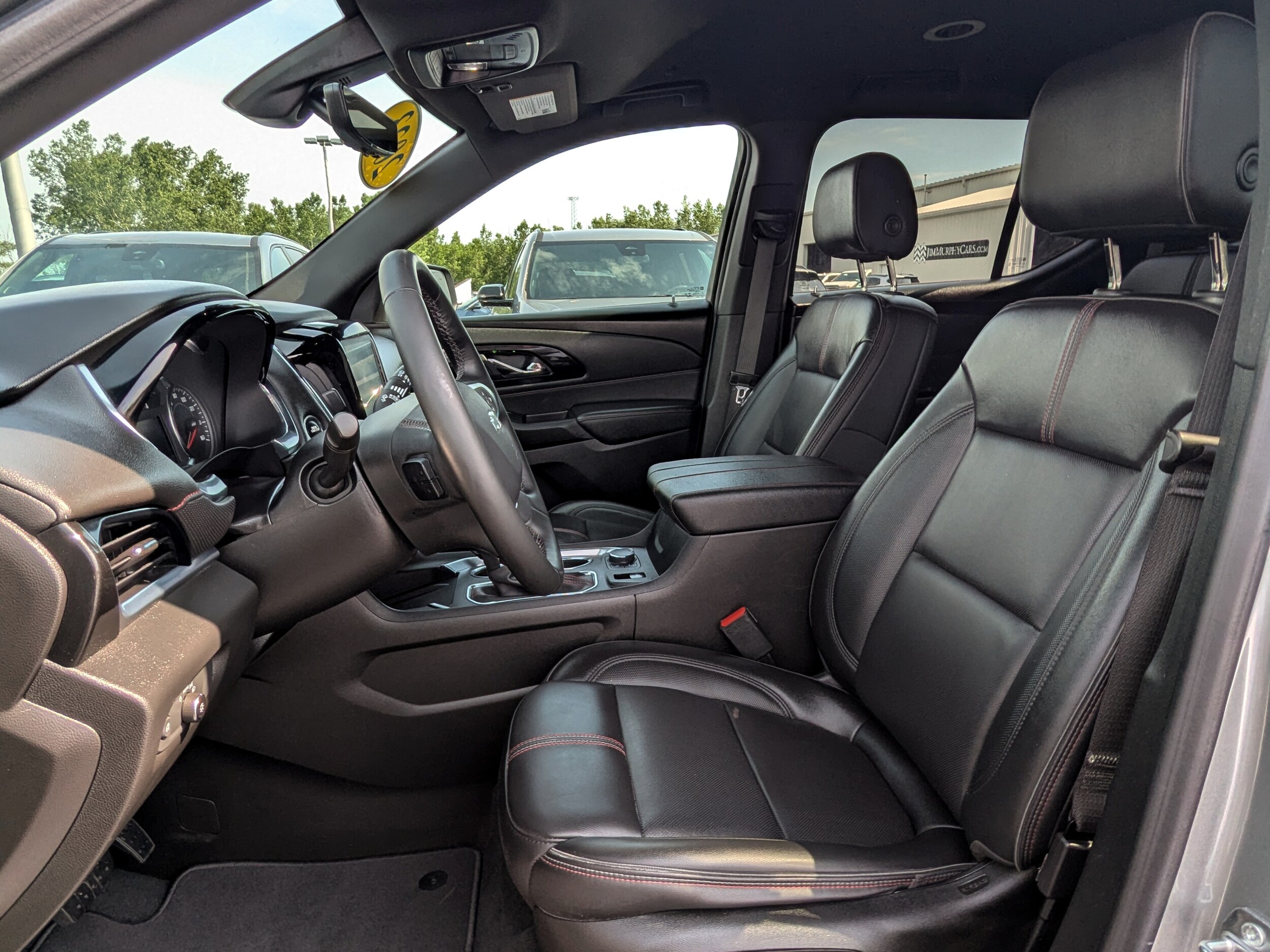 2023 Chevrolet Traverse RS photo 2