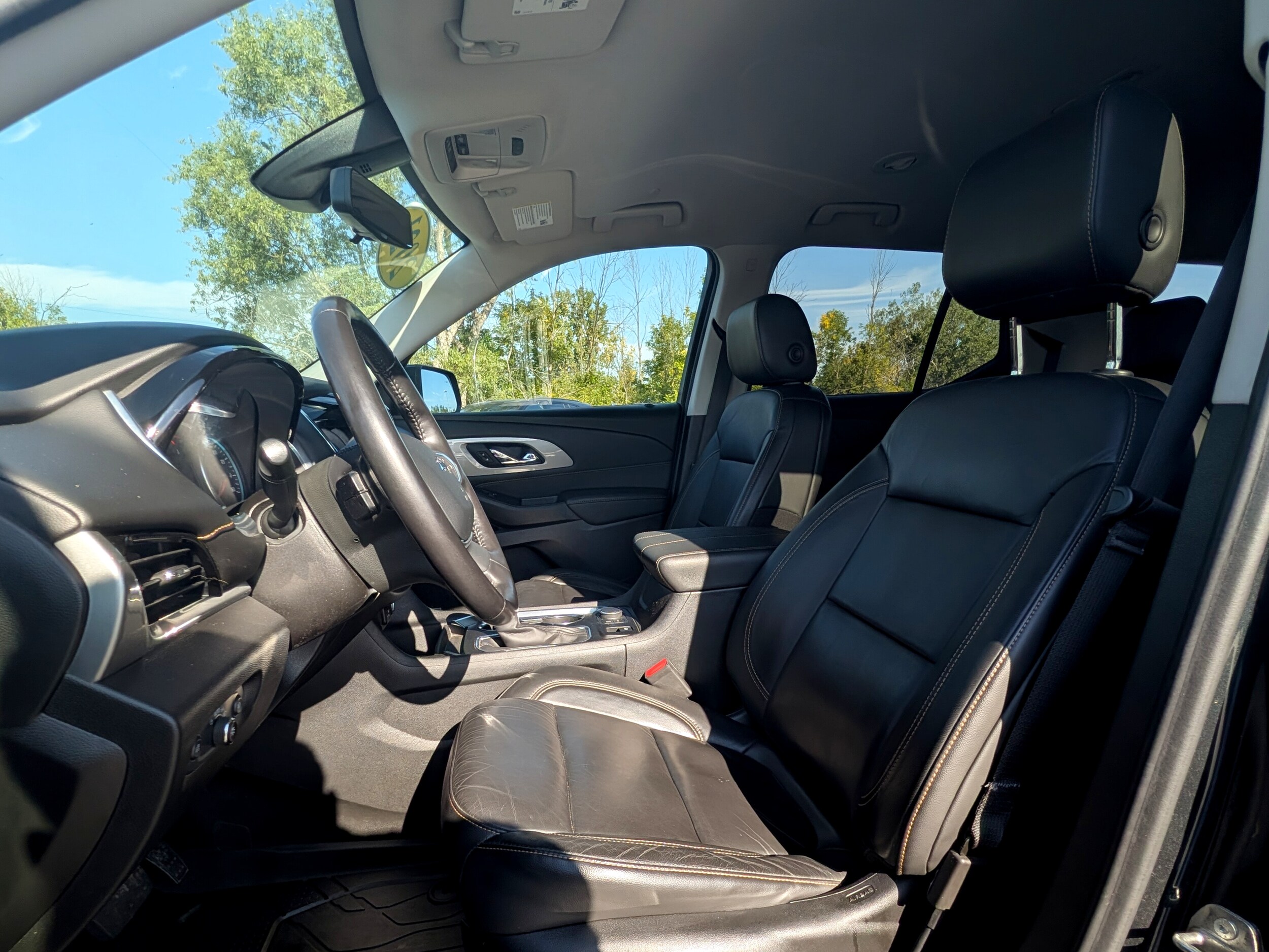 2021 Chevrolet Traverse RS photo 2