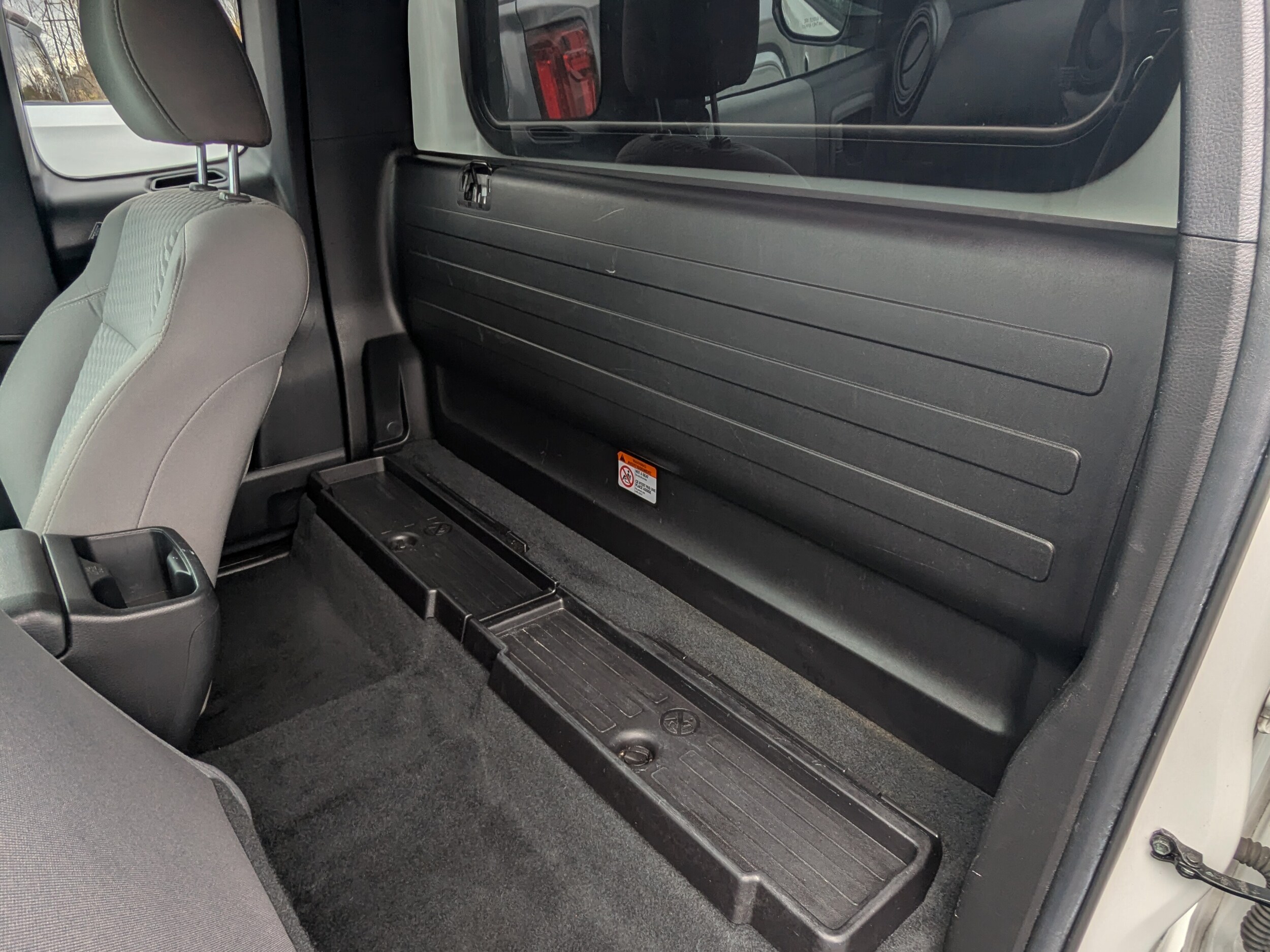 2022 Toyota Tacoma SR photo 3